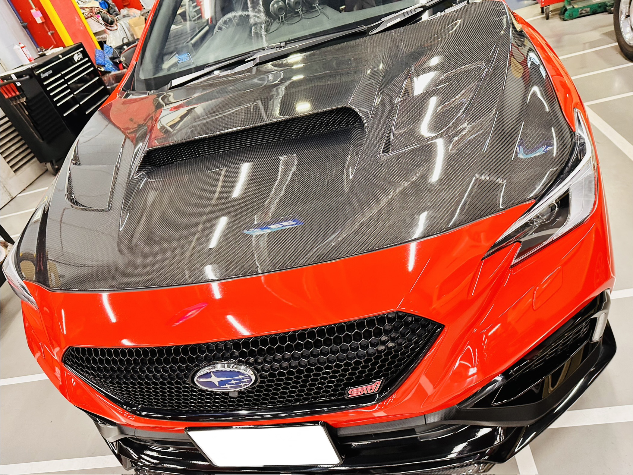 WRX VBHにボンネット取り付け
