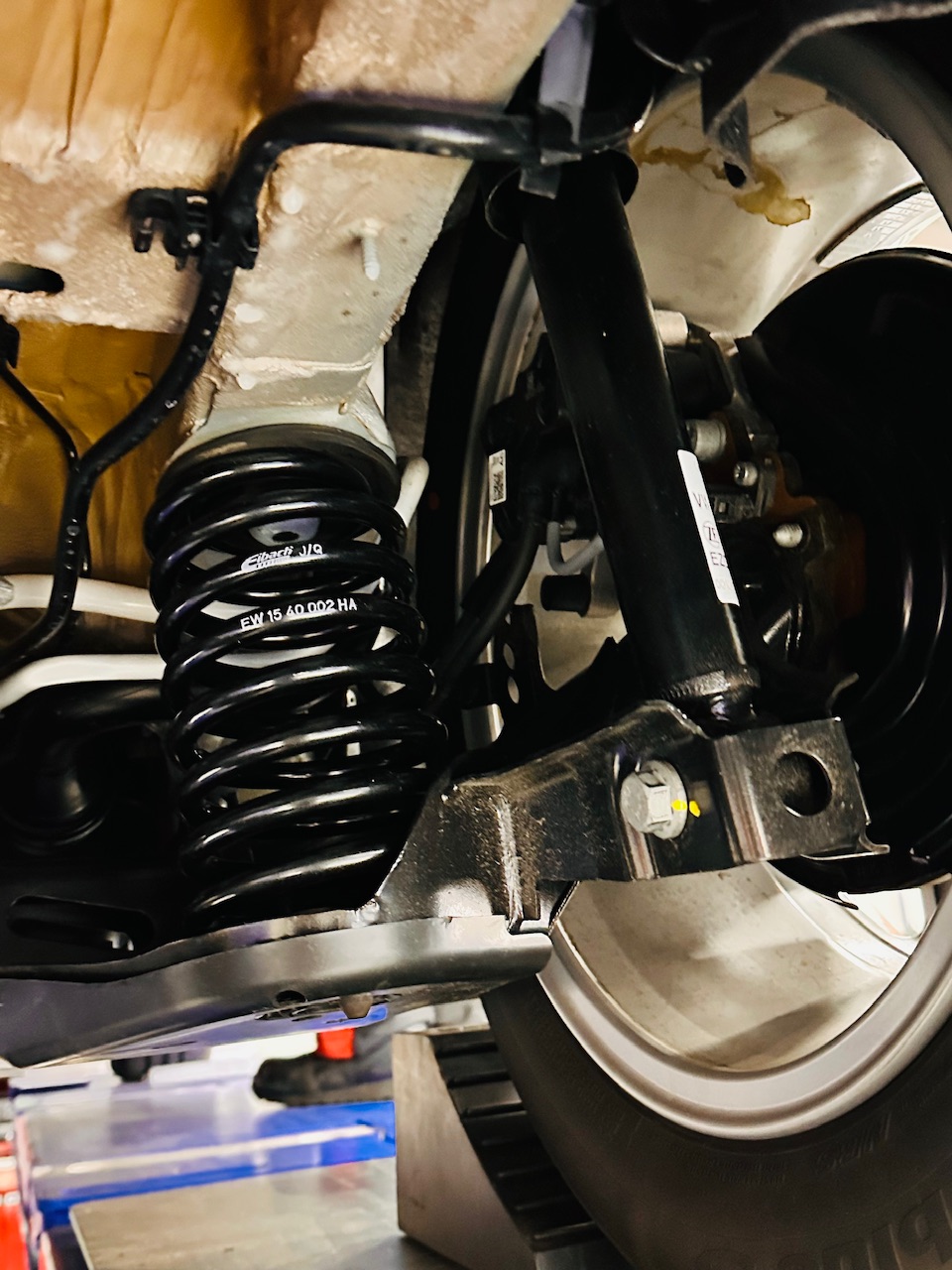VW ゴルフ8にダウンサスを取り付け