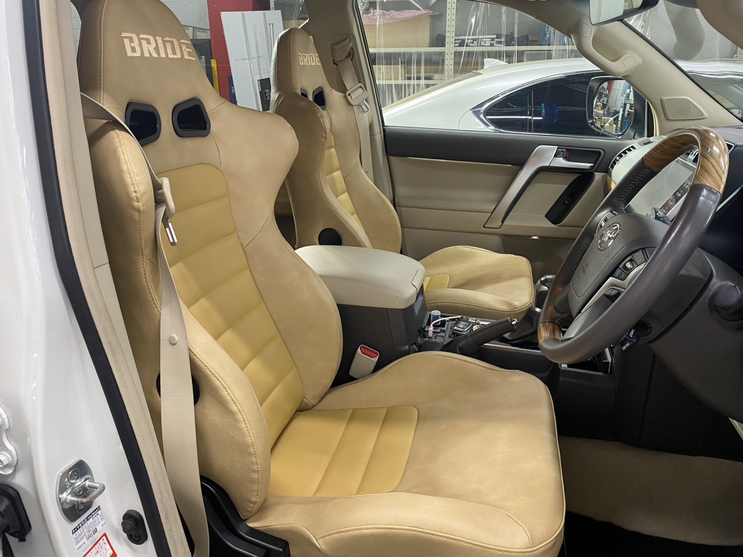 ランクルプラド150にBRIDEシート取り付け
