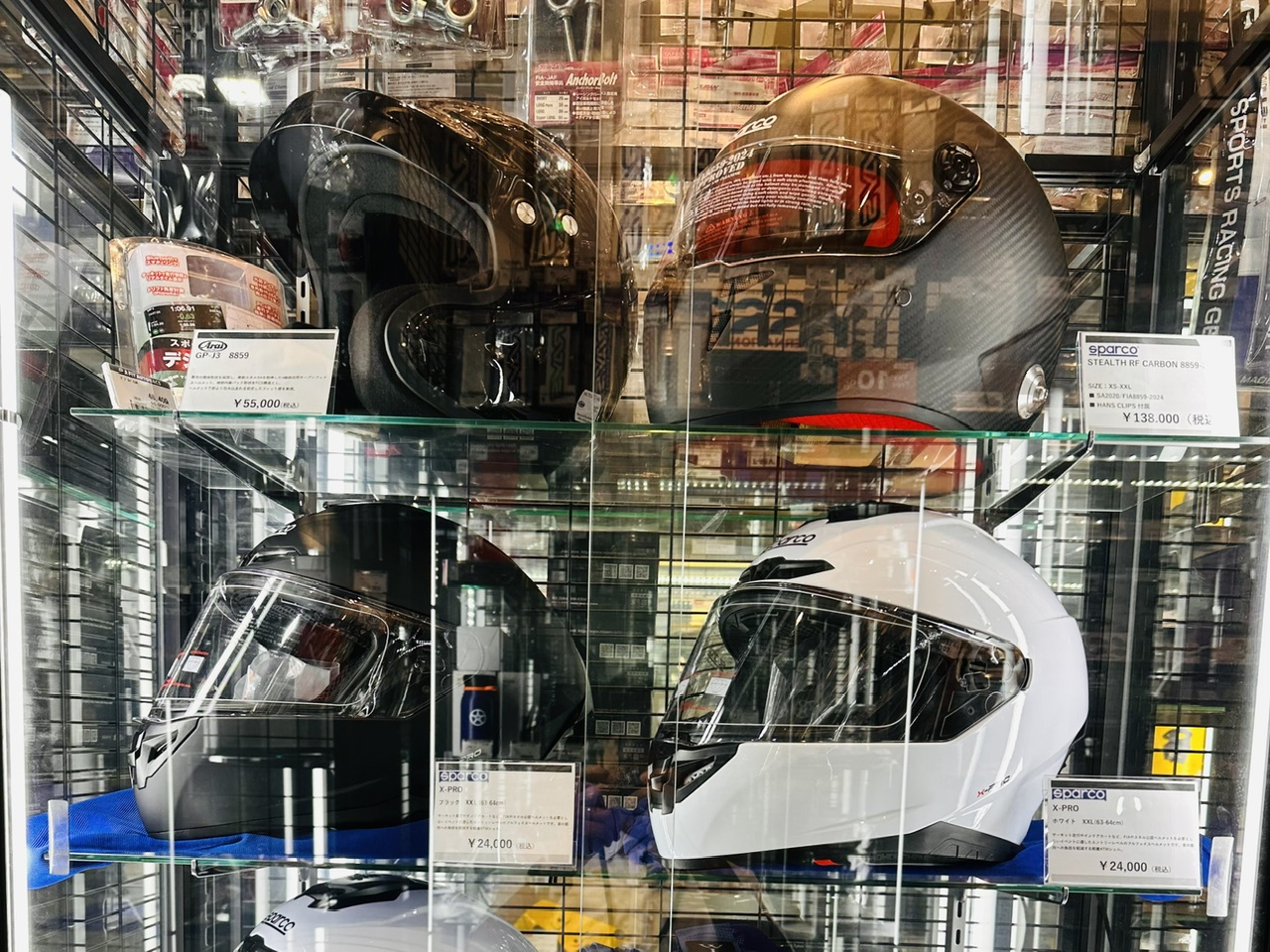 ヘルメット各種、在庫中