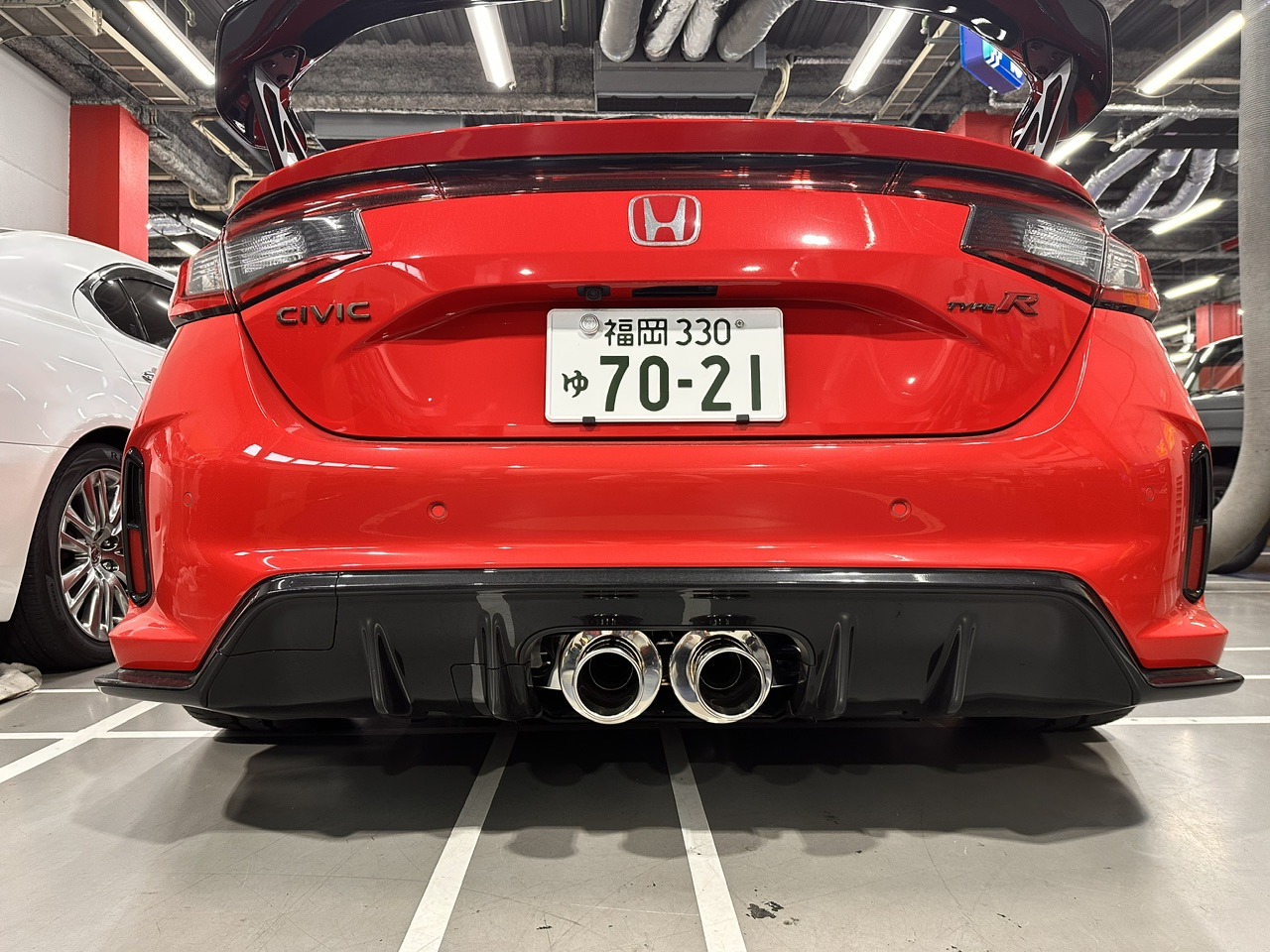 デモカーFL5にマフラー取り付け