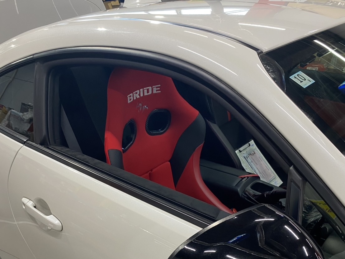 GR86にbrideシート取り付け