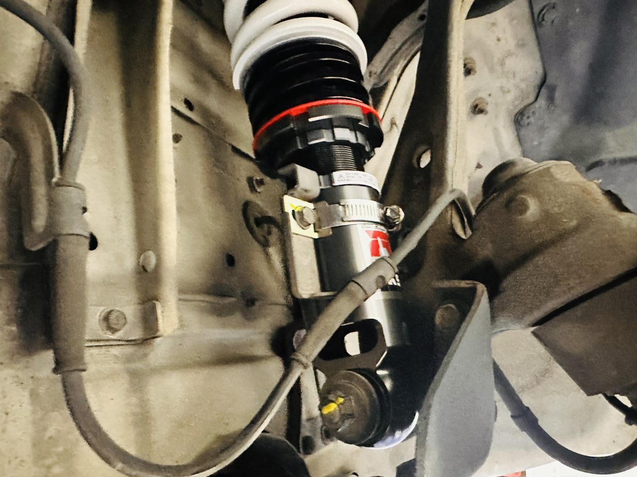 R34 GT-Rに車高調取り付け